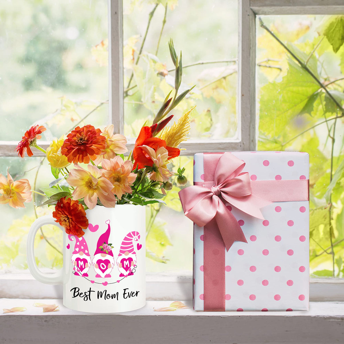 Best Mom Ever mug with flowers and a gift box